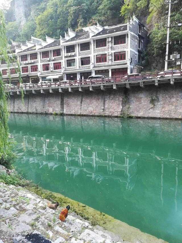 贵州东南部的这个小县城，古朴雅致，山水秀丽，不输凤凰古城，关键人比较少，温度舒适