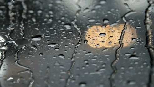 这个秋夜，有雨敲窗