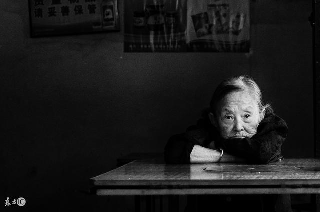 时光恍如隔世，岁月瞬间沧桑