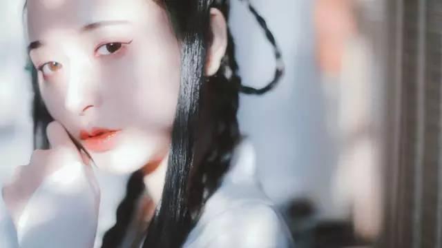 茶能醉我何须酒，诗能香我无须花