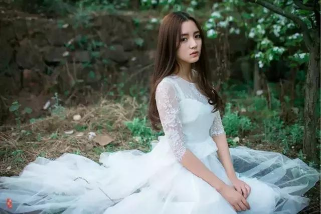 此生愿做这样的女子，不动声色，娴静淡雅