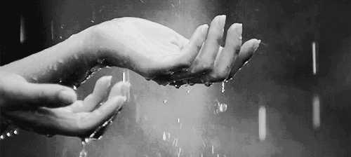 这个秋夜，有雨敲窗