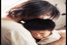 五岁孩子拿刀对着父亲，说他只是想保护母亲（故事）
